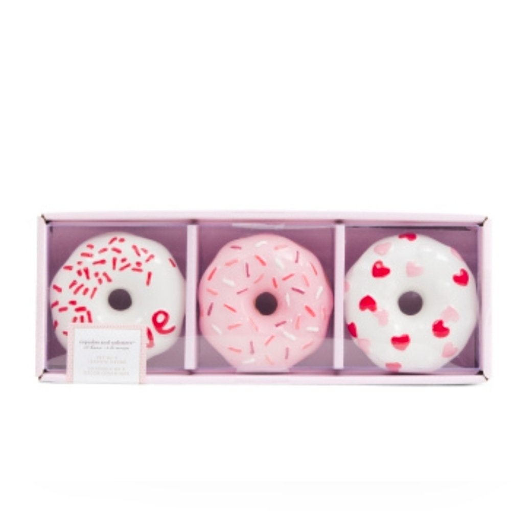 💕🔹️Cupcakes & Cashmere 🔹️Pink and White Set Of 3 Ceramic  Donut Decor Set